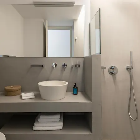 Korfi De Milo Lägenhetshotell Adamantas (Milos)