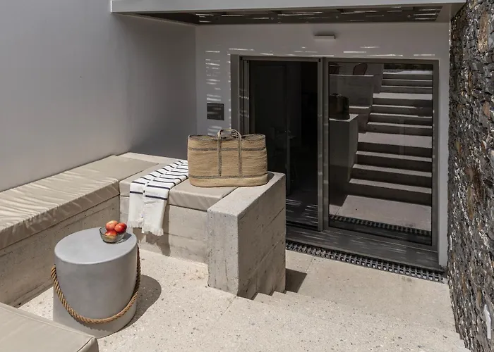 Korfi De Milo 4* Adamantas (Milos)